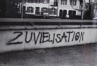 Zeichen an der Wand als Zeichen der Zeit – Fotografien von Nikolaus Walter in Thüringerberg
