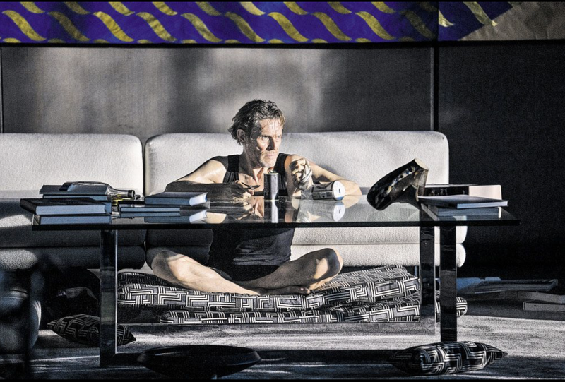 Willem Dafoe in seiner One-Man-Show als in einer Luxuswohnung eingesperrter Kunstdieb