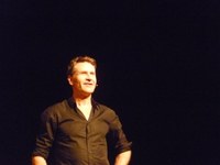 Klamauk, Klischee, (Kunst)turnen - Das Murmeltier getarnt als KänguMuh – Rob Spence im Kinotheater Madlen