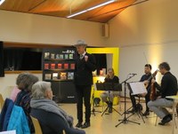 Vereinshaus Gamprin: Ein amüsanter Autorenabend mit viel Musik
