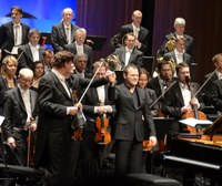 Brahms und Bruckner – ein beeindruckendes Meisterkonzert mit den Wiener Symphonikern und dem herausragenden Pianisten Lars Vogt