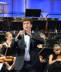Energien gebündelt – die Musikerinnen und Musiker der „Quarta 4 Länder Jugendphilharmonie“ unter der Leitung von Christoph Eberle gaben ihr Bestes und wurden herzlich gefeiert