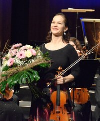 Erfreuliche Begegnungen und starke Gefühle – Die Wiener Symphoniker musizierten unter der Leitung von Lahav Shani mit der Geigerin Hilary Hahn