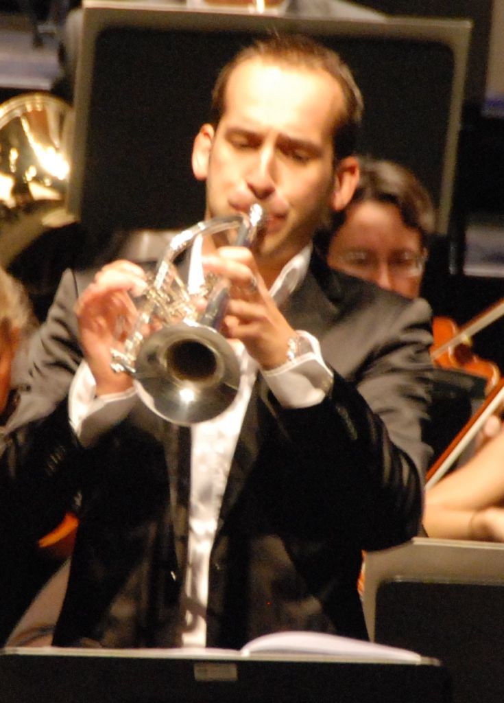 Jürgen Ellensohn spielte den Solopart in Weinbergs episodenhaft angelegtem Trompetenkonzert