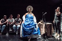 tanz ist Festival-Finale: Mélanie Demers spielt mit Klischees um weibliche Ikonen
