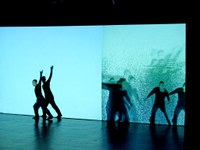Ein faszinierendes Opening des von Günter Marinelli initiierten „Tanz ist“-Festivals ging gestern Abend im Dornbirner Spielboden über die Bühne - Eine Symbiose aus Klang, Augenblick und Körper