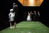 Catwalk der Eitelkeiten im Theater Kosmos – Ein phantastisches Gastspiel des Salzburger Schauspielhauses