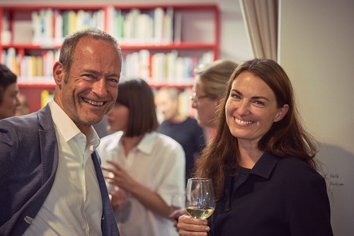 Im kollegialen Gespräch: Verena Konrad und Andres Lepik (Foto: Darko Todorovic)
