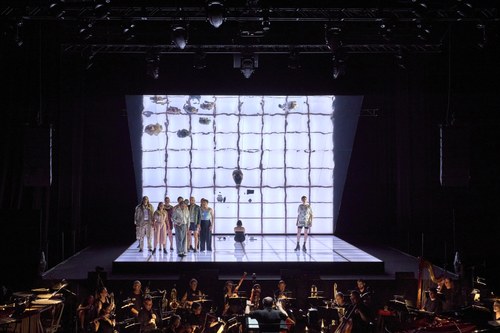 Ein herausragendes Ensemble mit der Sopranistin Anna Davidson als Okichi im Mittelpunkt deutete die Oper. (Foto: Anja Köhler)