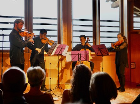 Das Metanoia Quartett brachte die neuen Streichinstrumente von Dieter Nachbauer unter anderem mit einer hervorragenden Werkdeutung von Mendelssohn Bartholdy zum Klingen.