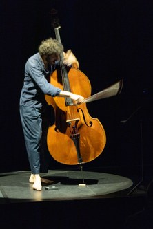 Florentin Ginot faszinierte als vielseitiger Kontrabassist. (Foto: Erhard Sprenger)