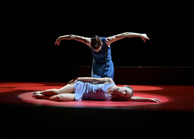 Mit "Annonciation" eröffnete das Ballet Preljocaj einen hervorragenden Tanzabend und zugleich den "Bregenzer Frühling" 2024 (Foto: JC Carbonne)