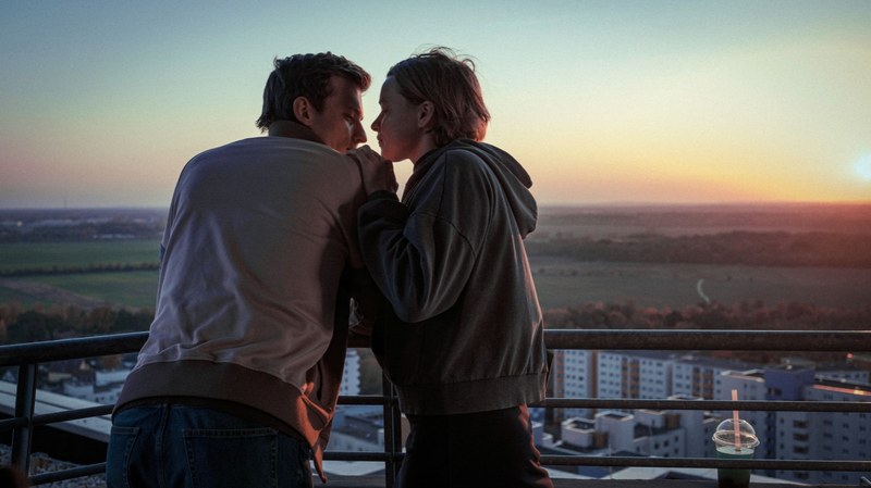 Liebe wird aus Mut gemacht: Der geheimnisvolle Viktor (Jannis Niewöhner) ist ein Versprechen. (Foto: Constantin)