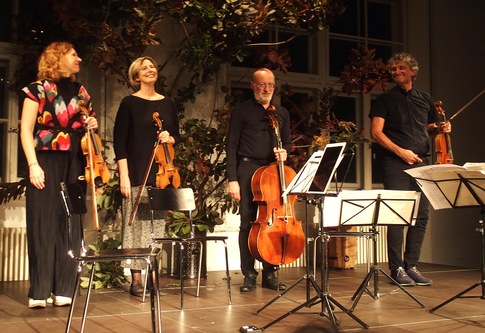 Viel Applaus für das Epos:Quartett mit Sophie Heinrich, Verena Sommer, Francois Poly und Klaus Christa (Foto: Fritz Jurmann)