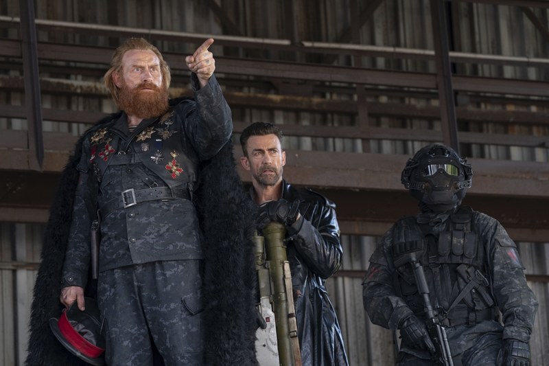 Mit dem bösen General (Kristofer Hivju) und seinen Schwarzmänteln ist nicht zu spaßen. (Foto: Leonine Studios)