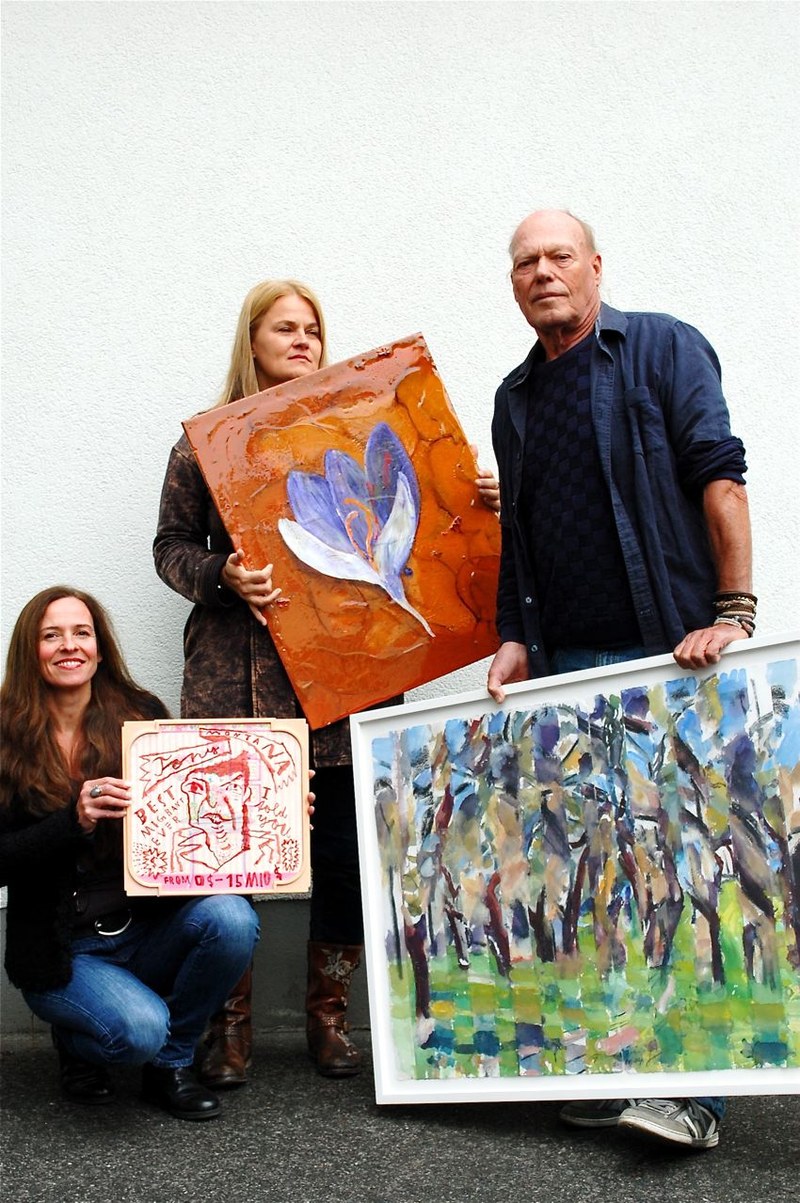 Bei der Kunstauktion sind auch die Initiatoren Mechthild Edelmann-Reiter, Bettina Bohne und Gernot Riedmann mit Bildspenden vertreten