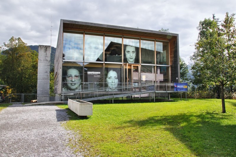 Das Frauenmuseum Hittisau, das erste und einzige Frauenmuseum Österreichs, versteht sich als Ort der Auseinandersetzung, der Diskussion, der Reibung.