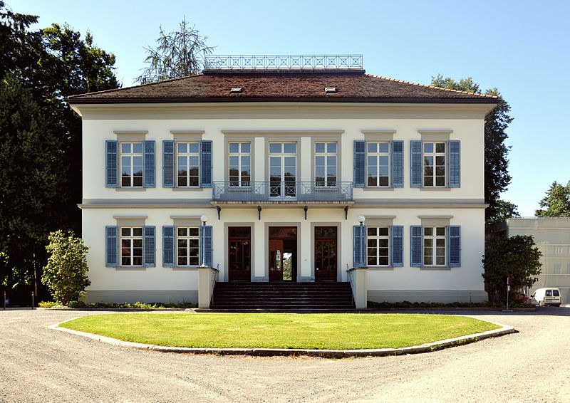 Für die Benefizausstellung im Künstlerhaus „Palais Thurn und Taxis“ stellen über 100 Vorarlberger Künstlerinnen und Künstler ihre Werke zur Verfügung, die um Euro 380,- erworben werden können.
