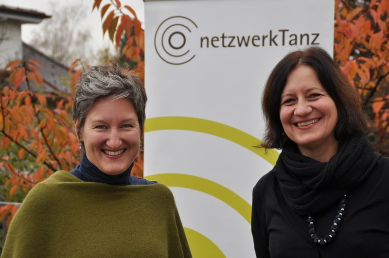 Mirjam Steinbock (links) übergibt die Geschäftsführung an die Dramaturgin und Autorin Brigitte Herrmann © Caroline Begle