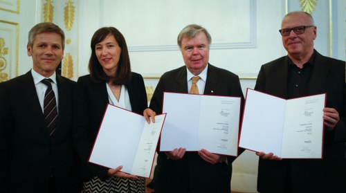 (v.l.n.r.) Bundesminister Josef Ostermayer, Andrea Redolfi, Michael Offner (proHolz Austria) und Ernst Gärtner (Eberl Print)