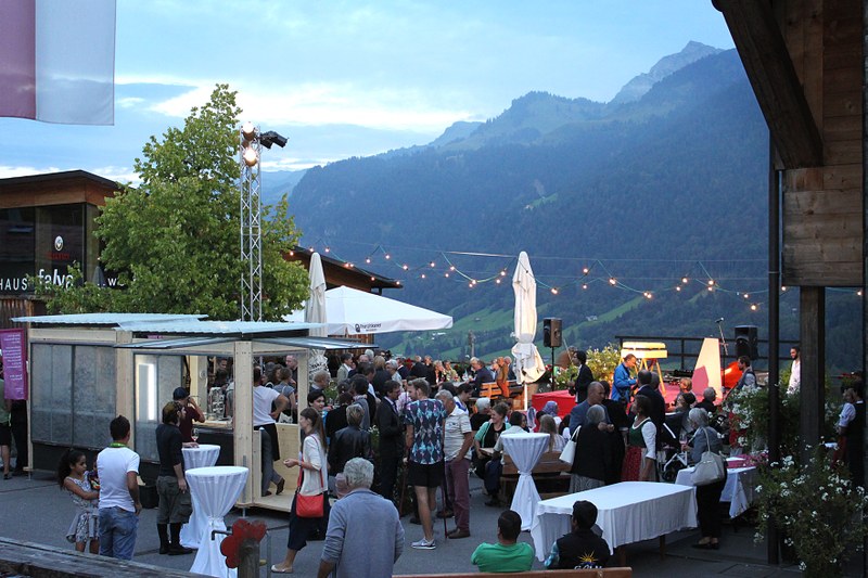 Der Blonser Dorfplatz am Eröffnungsabend | © Stephanie Schorsch