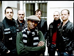 Die Sofa Surfers fungieren als Hosting Band des ersten poolbar/generators. Sie bestechen nicht nur als Musiker mit ihren beeindruckenden Live-Auftritten, sondern sind dank ihrer Vielseitigkeit und Fachkompetenz auch ideale Workshopleiter.