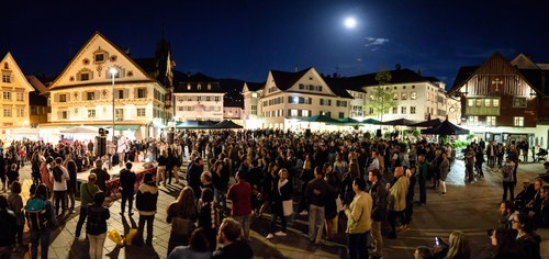 Der Dornbirner Marktplatz bot einen ausgezeichneten Rahmen für ein außergewöhnliches Fest mit handfesten Inhalten, die die Stärken der Vorarlberger Kulturszene eindrücklich unter Beweis stellten.  (alle Fotos: Matthias Rhomberg)