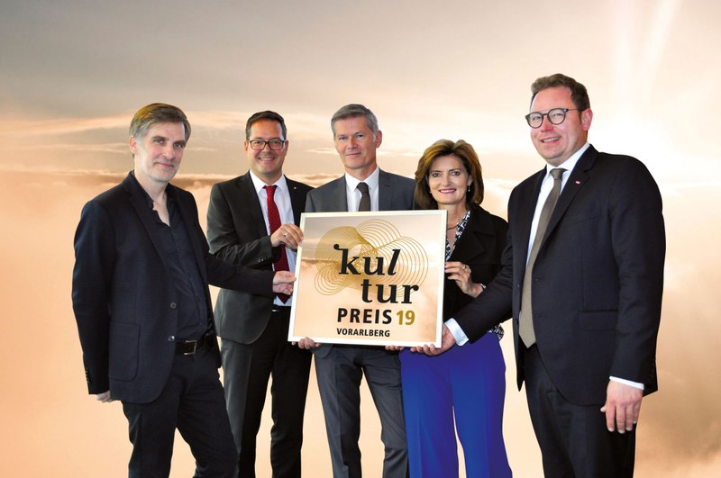 Haben auf der gestrigen Pressekonferenz die Nominierungen für den Vorarlberger Kulturpreis 2019 bekanntgegeben (v.l.n.r.): Dr. Winfried Nußbaummüller (Land Vorarlberg), VDir. Mag. Martin Jäger (Sparkasse Bregenz), Dir. Bernhard Moosbrugger (Casino Bregenz), Mag. Jasmine Ölz-Barnay (ORF), Dir. Markus Klement (ORF) (Foto © Sparkasse Bregenz)