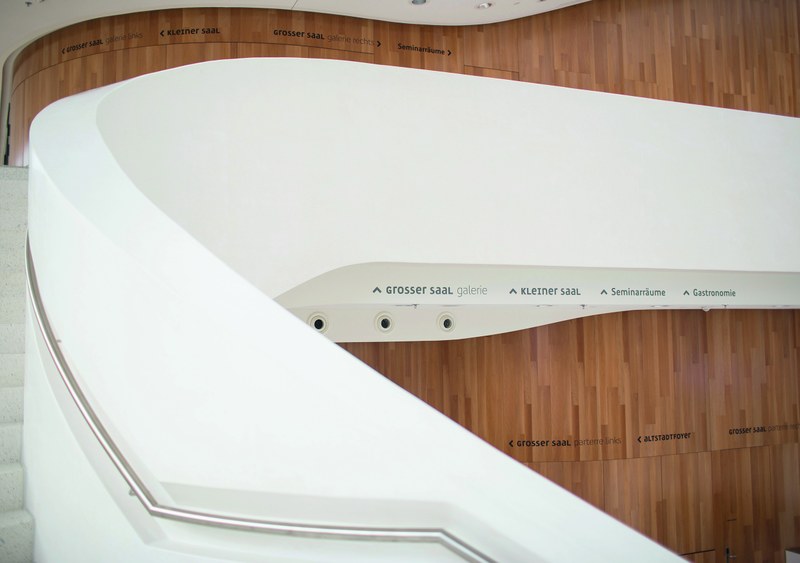 Die von Sägenvier überarbeitete Schrift führt ruhig, unaufdringlich und klar durch das Montforthaus. (alle Fotos: Darko Todorovic)