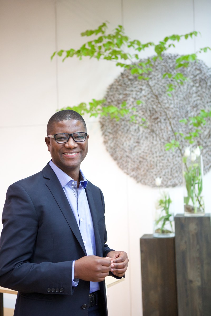 Martin Kalungu-Banda berichtete anhand seines reichen Erfahrungsschatzes u.a. von neuen Wegen aus kollektiven Pattsituationen wie Finanz- und Wirtschaftskrisen, mangelhaften Gesundheitssystemen, Klimawandel oder ansteigender Armut und persönlicher Desillusionierung.