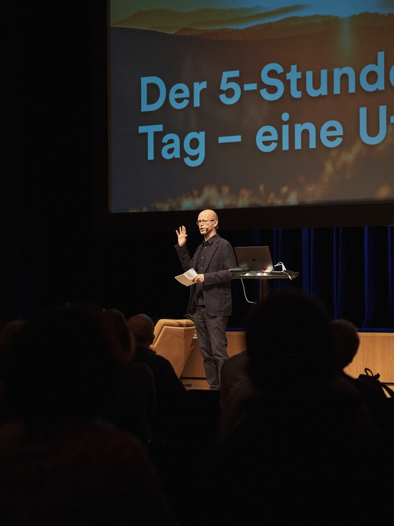 Hans-Joachim Gögl, der Mental Master Mind der Tage der Utopie (alle Fotos: © Lucas Breuer)
