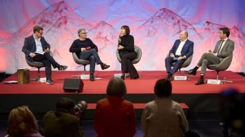 Auf dem Podium:  Pressesprecher Axel Renner, Regisseur Andreas Homoki, Intendantin Elisabeth Sobotka, Präsident Hans-Peter Metzler und Finanzchef Michael Diem (Foto: Anja Köhler)