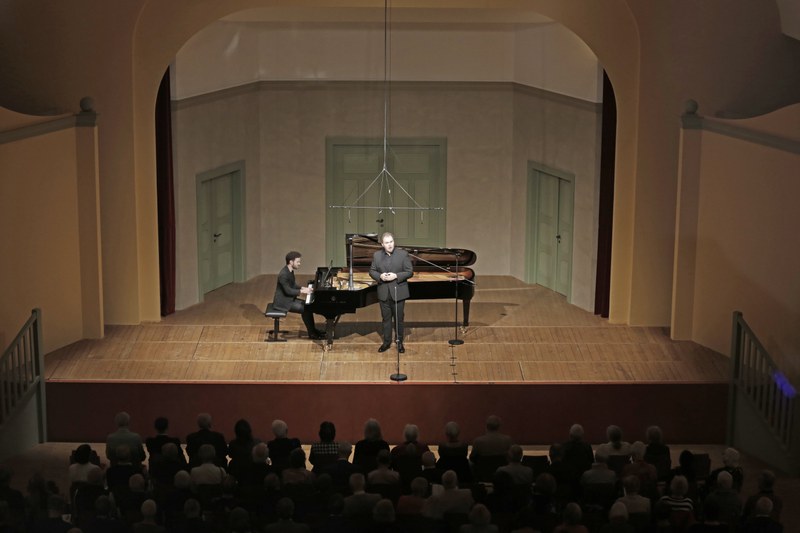 Der Bassbariton Alexander Grassauer und Ammiel Bushakevitz im Markus-Sittikus-Saal Hohenems (Foto: Schubertiade)