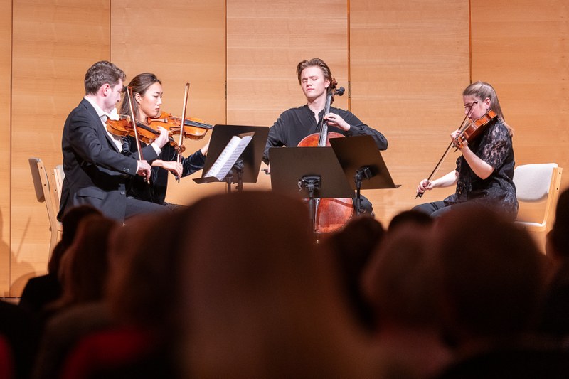 Das Stretton Quartett mit Michael Shaham, Elli Choi, Arne Zeller und Noga Shaham  auf der Bühne des Angelika-Kauffmann-Saales in Schwarzenberg. (Foto: Gabi Metzler)
