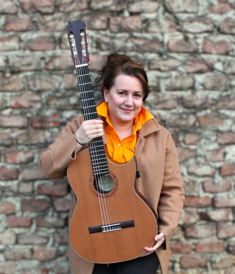 Die aus Bludenz stammende Musikerin entwickelt als Gitaline eigene Konzertprogramme für ein junges Publikum. (Foto: Angela Mair)