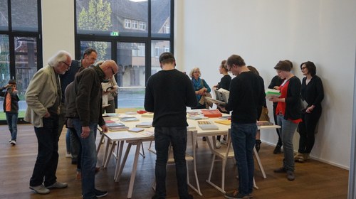Der Tisch mit den Büchern der Longlist "Schönste Bücher Österreichs 2015" © designforum Vorarlberg