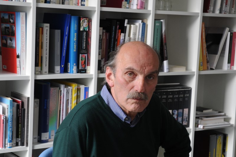 Hans Dünser in seinem Home-Office