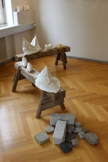 Ursula Dorigo: "Bregenzer Wälder Kissenlandschaft", Gips auf Baumwolle, 2011