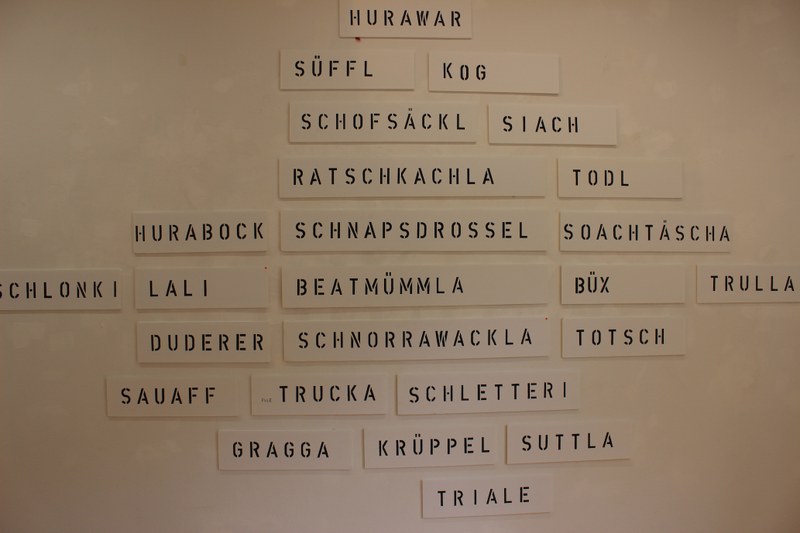 Ursula Dorigo: "MundART", Schrift auf Karton, 2012