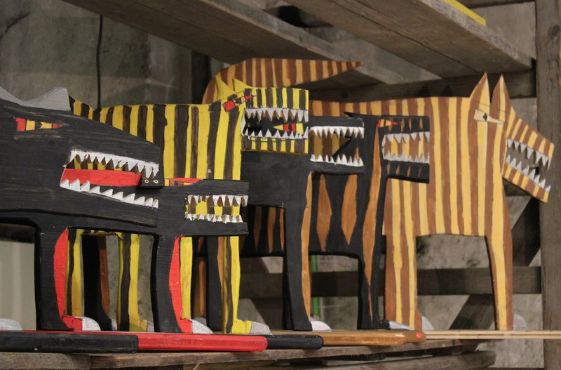 WolfGeorg, verschiedene gefährliche Tiere, Holz, bemalt