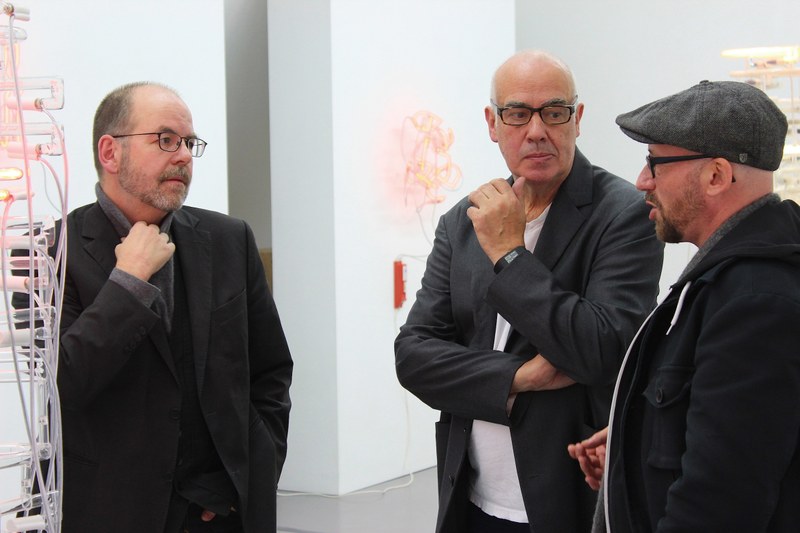 Markus Landert (Chef des Kunstmuseums Thurgau), Galerist Günter Feurstein und Boris Petrovsky (v.l.n.r.) beim Fachsimpeln (Alle Fotos: Karlheinz Pichler)