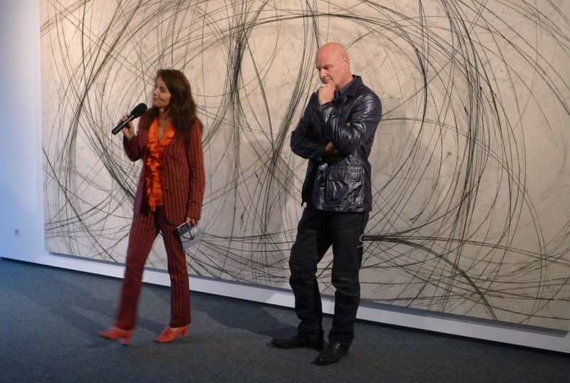 Kuratorin Ingrid Adamer und Künstler Karl-Heinz Ströhle bei der Vernissage am 1.10.2011