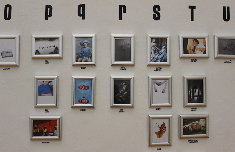Martina Miholic: "Everything you need to know about me from A to Z" (Teilansicht der Installation)