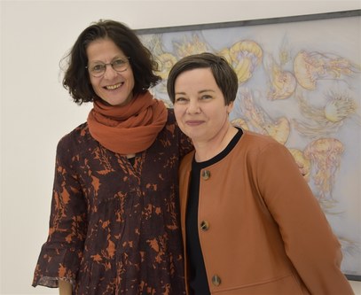 Künstlerin Birgit Bachmann (links) und Kuratorin Andrea Fink (alle Fotos: Karlheinz Pichler)