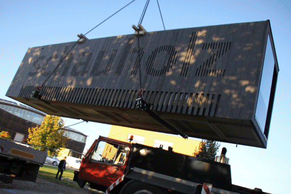 Wie ein Frachtcontainer zu transportieren