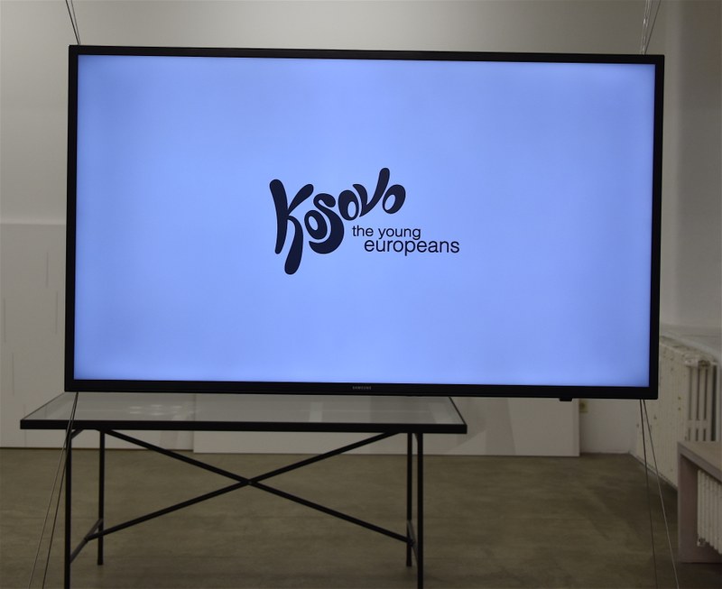 Andreas Fogarasi: "Europa", 2016 (Digitales Video, Screen, Stahl, Stahlseille)