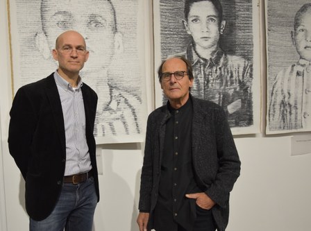 Künstler Manfred Bockelmann (rechts) u. Stephan Matyus, Leiter der KZ Gedenkstätte Mauthausen, im Bildraum Bodensee (Fotos: Karlheinz Pichler)