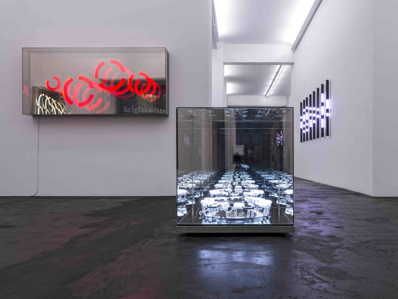 Ausstellungsansichten zu Brigitte Kowanz: "Dots and Dashes" (Fotos: W. Stahl)