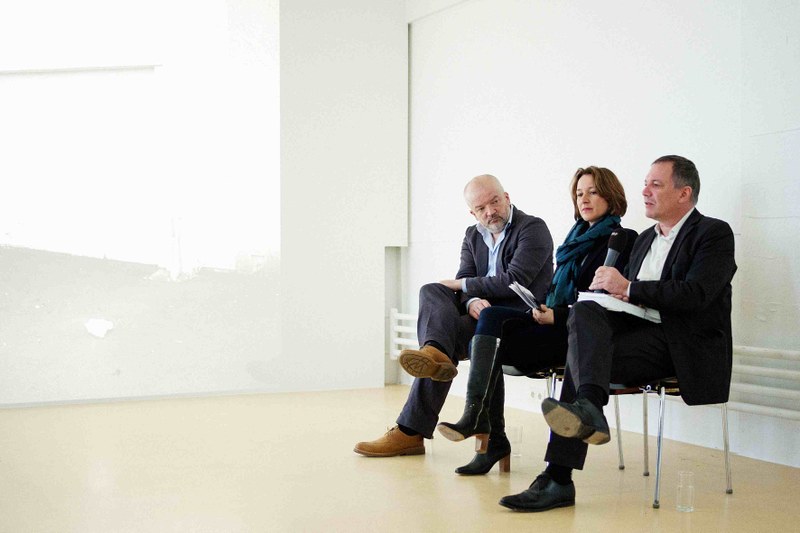 V.l.n.r.: Jörg van den Berg (Leiter der Columbus Art Foundation), Judith Reichart (Bregenzer Stadträtin für Kultur), Wolfgang Fetz (Künstlerischer Leiter Magazin 4)