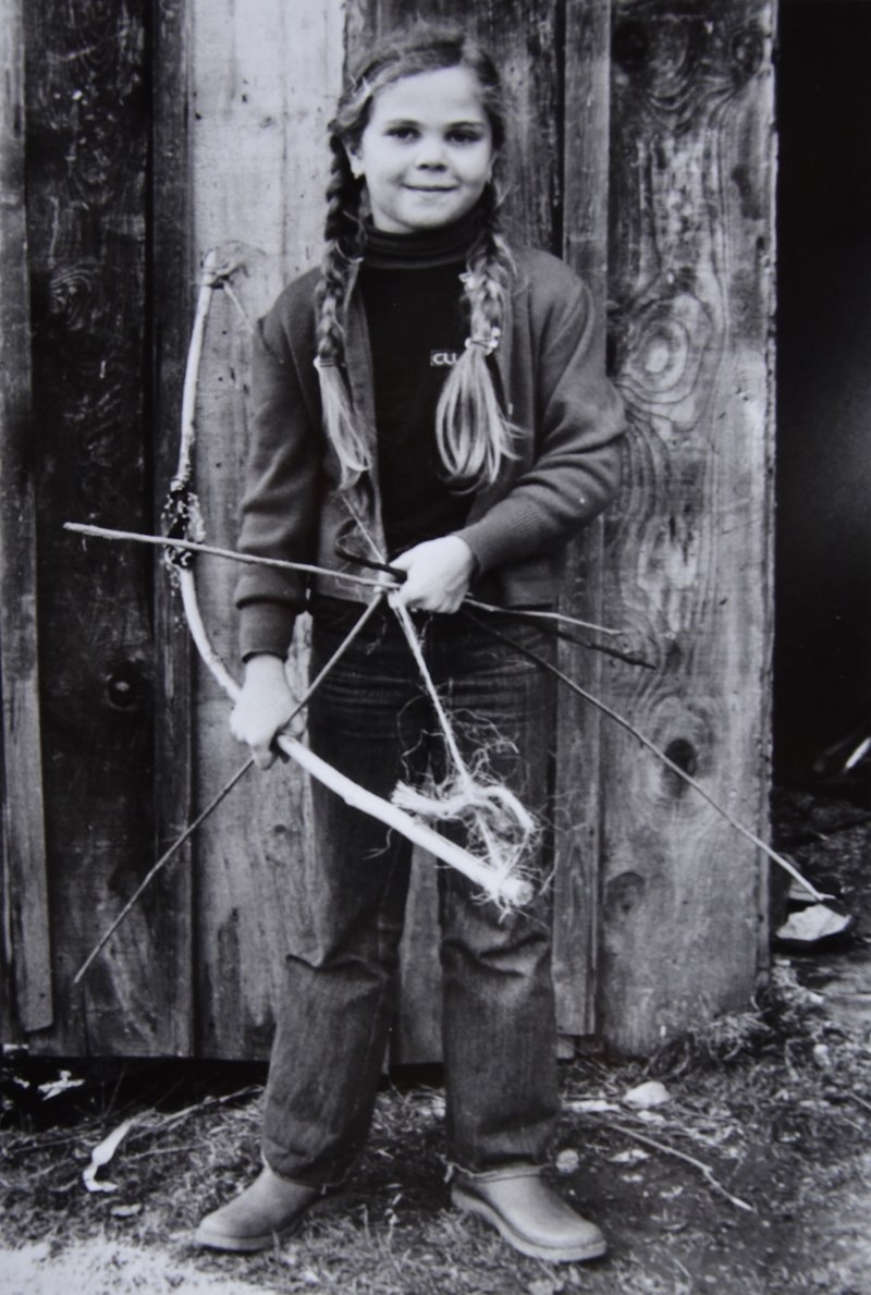 Nikolaus Walter: Mädchen mit Bogen (um 1978), © Nikolaus Walter